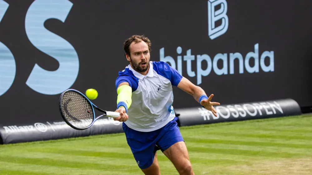 Роман Сафиуллин из России завершил выступление на турнире ATP-250 в Штутгарте